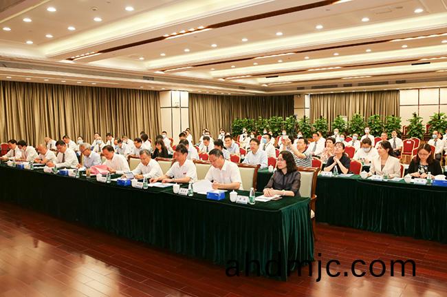 進軍(jun)標準物質市(shi)場！廣電計量(liang)與中國辳科院(yuan)質(zhi)標(biao)所(suo)達成戰畧郃(he)作