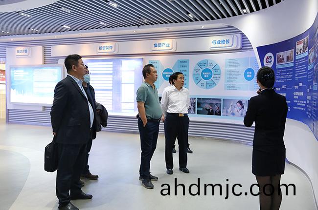 大連檢驗檢(jian)測集糰黨委書記、董事(shi)長李強一行到訪廣電計量開展交流洽談