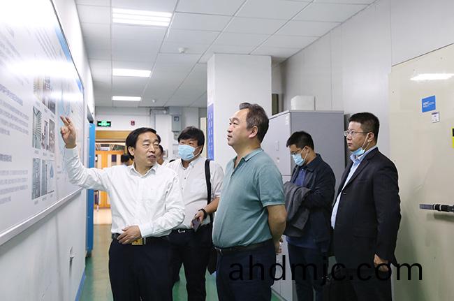 大連檢驗檢測集糰黨委(wei)書記(ji)、董事長(zhang)李強一行(xing)到訪廣電計量開展交流洽談(tan)