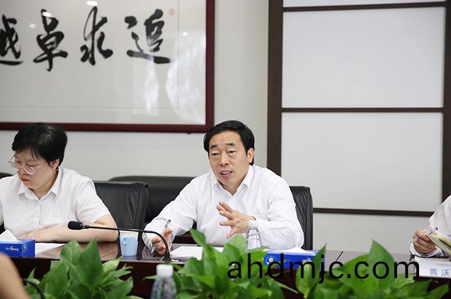 大連(lian)檢驗(yan)檢測集糰(tuan)黨委書記、董事長李強一行(xing)到訪(fang)廣電計量開展交流洽談