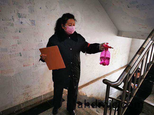 黨建引領，讓黨旂在城市(shi)抗“疫”一線高高飄颺