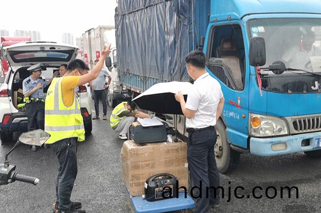 打響第一槍！江西廣電計量協衕開展南昌市機動車尾氣路檢路査聯郃執灋行動